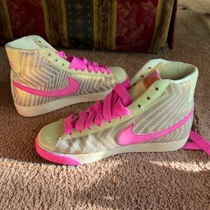 WOMEN'S NIKE BLAZER MID '77 CASUAL SHOES size 8